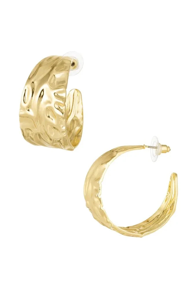 Goudkleurige open hoops oorbellen met textuur | Studio XOVA X.251