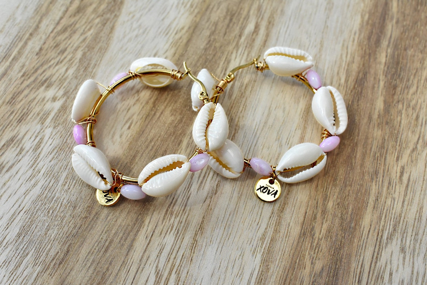 Hannah - Hoops met schelpen en roze kralen