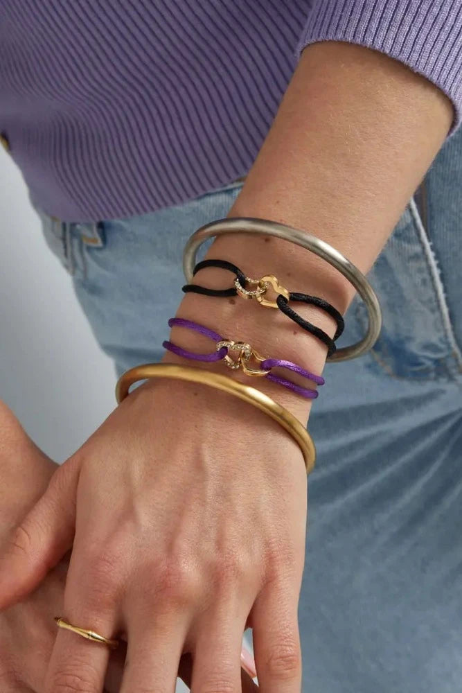 Armband verstelbaar met draad touw en gouden hartjes met steentjes | Studio XOVA No.103