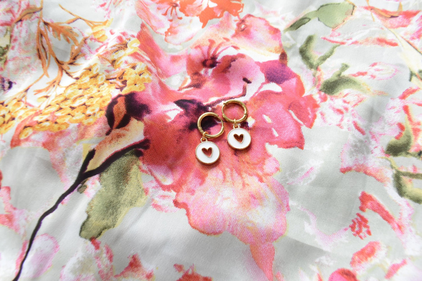 Julia - Kleine hoops met bedel