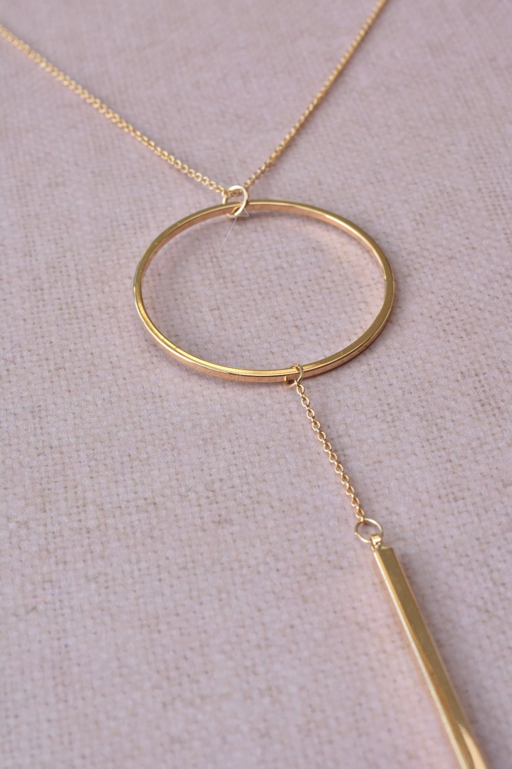 Goudkleurige ketting roze kralen en hanger | Studio XOVA V.40