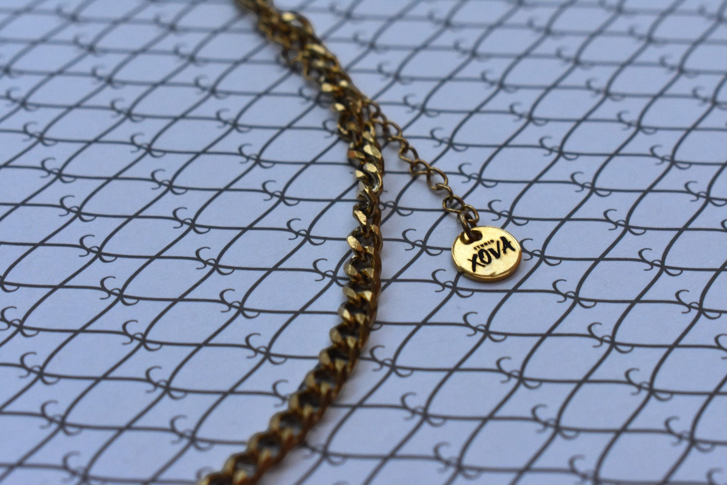 Goudkleurige ketting met hart en voor de helft kralen en voor de helft chain, blauw, donkerblauw | Studio XOVA V.17