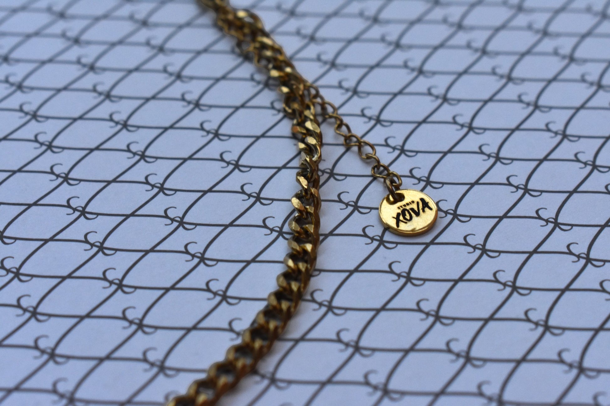 Goudkleurige ketting met hart en voor de helft kralen en voor de helft chain, blauw, donkerblauw | Studio XOVA V.17