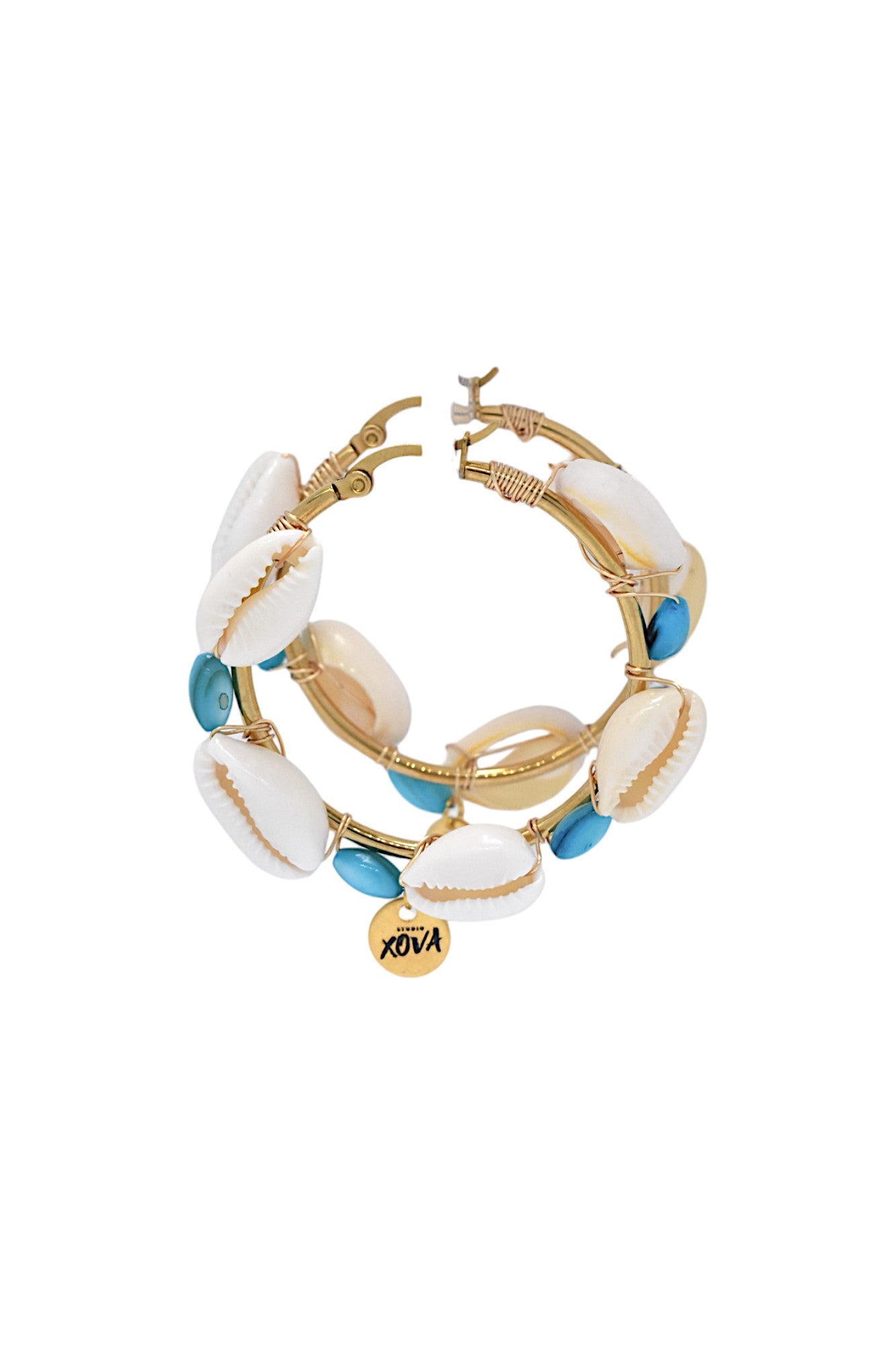 Noa - Hoops met schelpen en blauwe kralen
